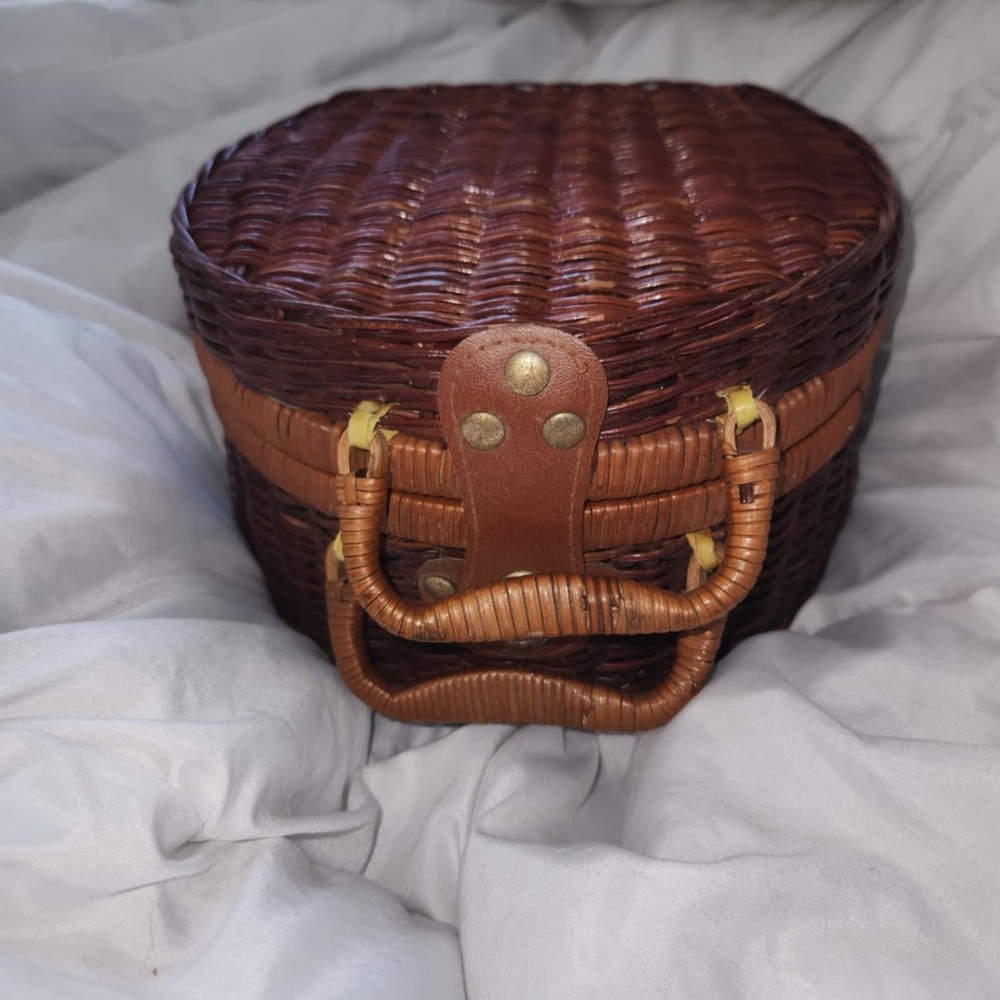 Vintage Winnie the Pooh picnic basket - Picture 2 of 8